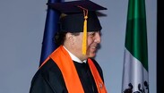 Cristian Castro se gradúa de la preparatoria. / Cortesía