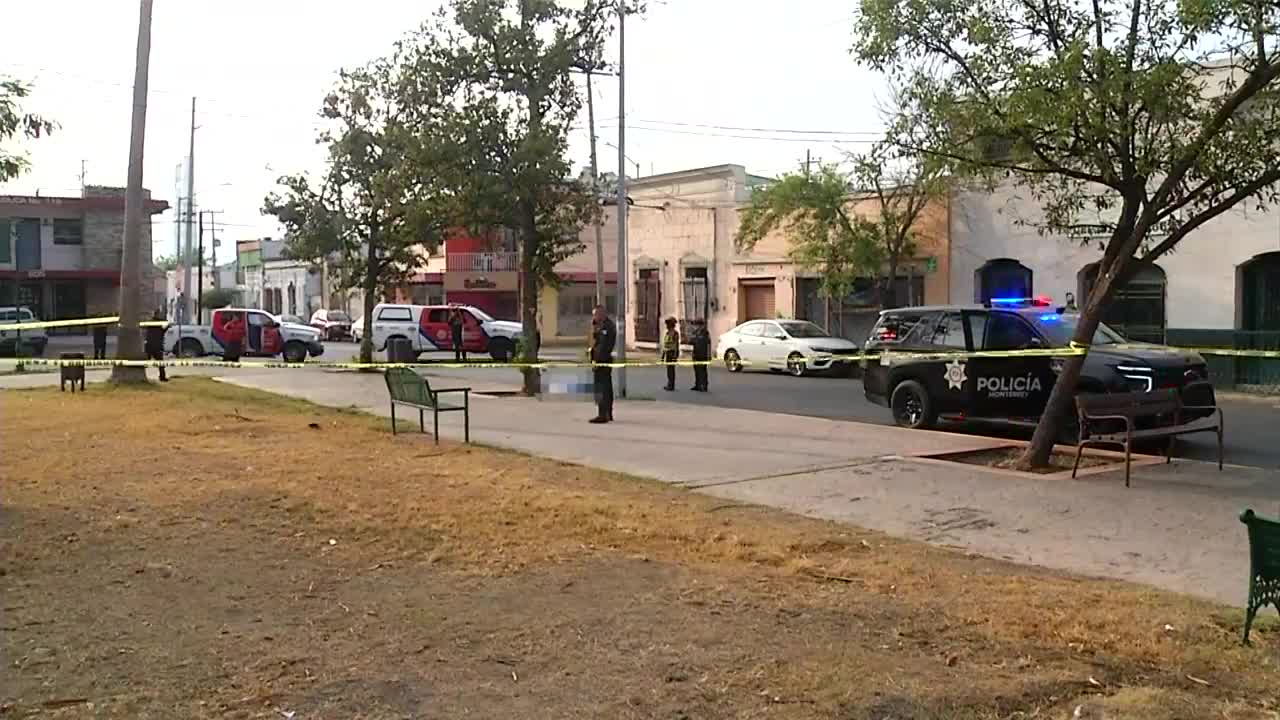 Detienen a dos hombres por homicidio a cuchilladas en el centro de Monterrey