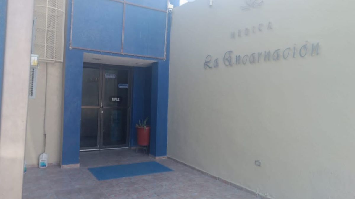 De acuerdo a la familia de la joven, sufría de presión arterial alta.