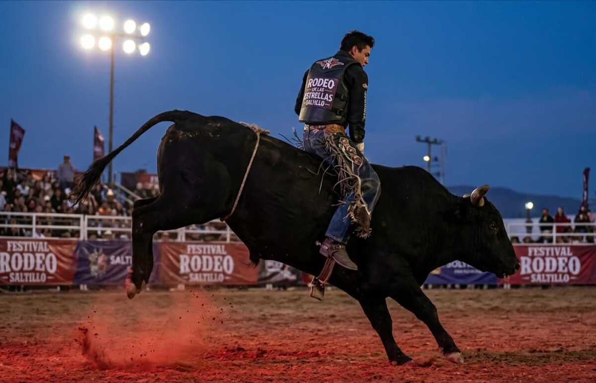 Jinetes y caballos protagonizarán una jornada cargada de adrenalina en la arena. \ Imagen temática generada con IA Gemini