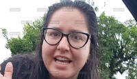 'Lady Martillo' ataca a conductor tras choque en La Raza. / Osvaldo Muller