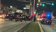 Patrulla de Monterrey y camioneta chocan sobre avenida Ruiz Cortines