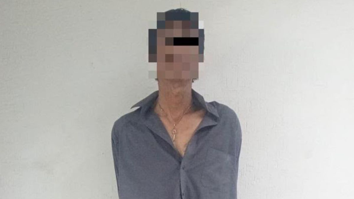 Ante el señalamiento directo, los agentes procedieron con el arresto del individuo.