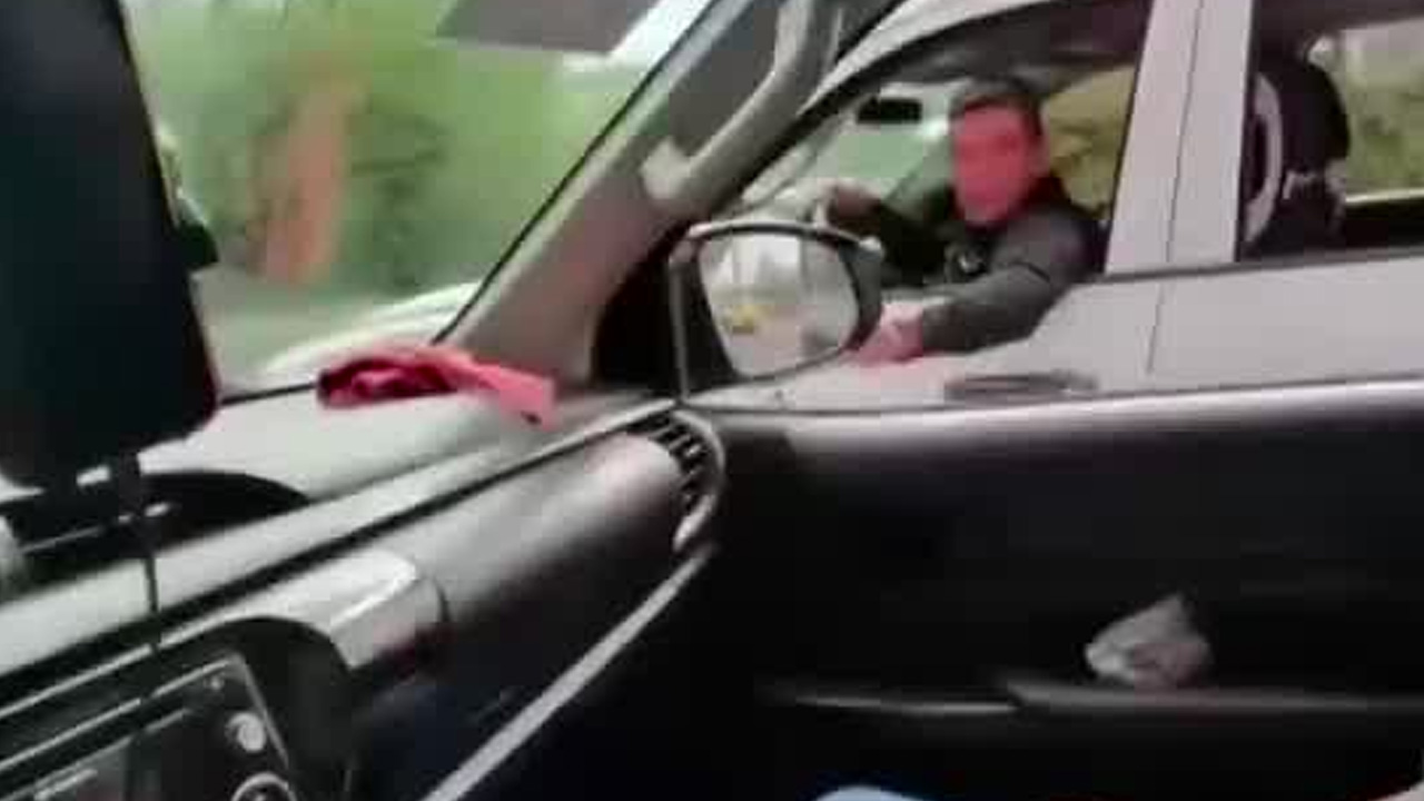Suspenden a policías de Tlalnepantla tras intento de detención a conductor