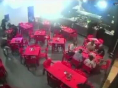 Video revela cómo ocurrió el ataque a familiares de Alfredo Olivas | Captura de Pantalla Tacos Fermin