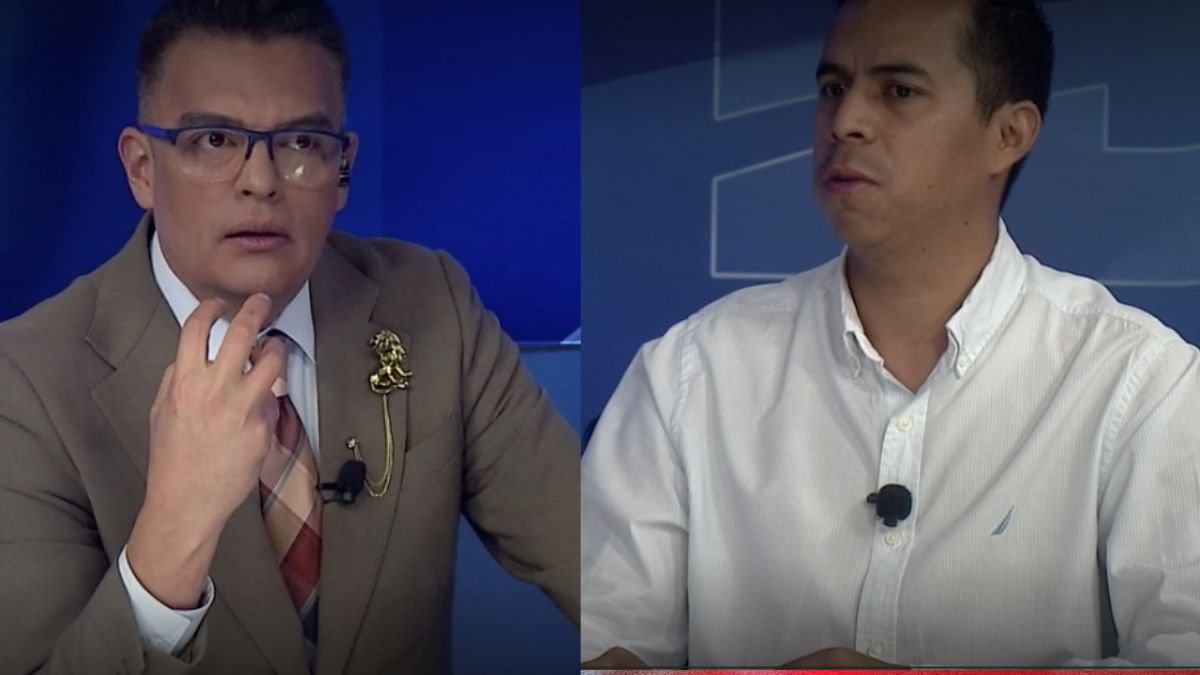 En uno de los videos que Jesús captó por sus propias manos, la mujer toma un cuchillo de gran tamaño.