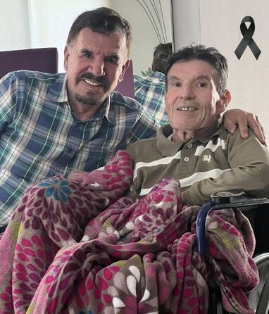 Alberto 'El Betón' Lizárraga, fundador de Banda Mr. Lobo e impulsor de Los Recoditos, deja un legado imborrable en la música sinaloense.