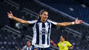 Christina Burkenroad consiguió levantar el trofeo de la Liga Femenil MX con Rayadas.