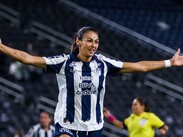 Christina Burkenroad consiguió levantar el trofeo de la Liga Femenil MX con Rayadas.