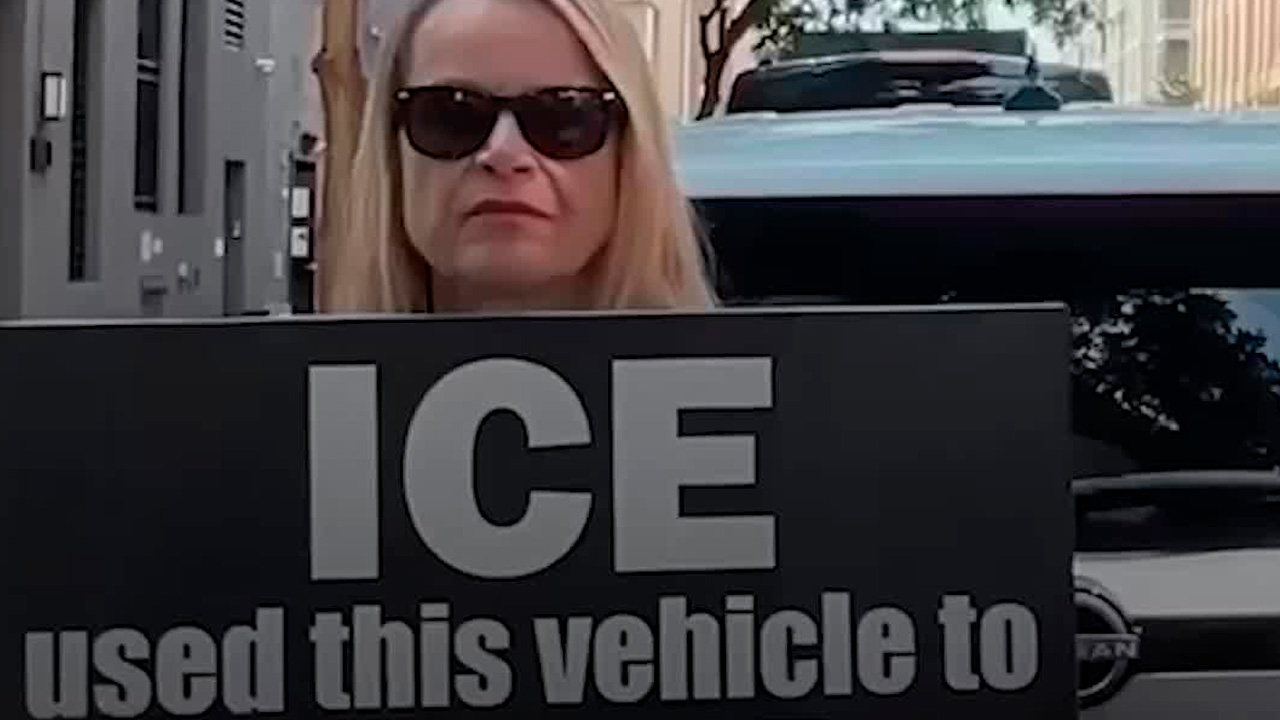 Ciudadanos en Estados Unidos desenmascaran autos privados que camuflan supuestos agentes de ICE