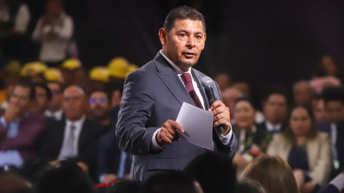 El gobernador Alejandro Armenta dejó atrás la frase “Pensar en grande”, que acompañó el inicio de su gobierno, para adoptar “Transformar en grande”