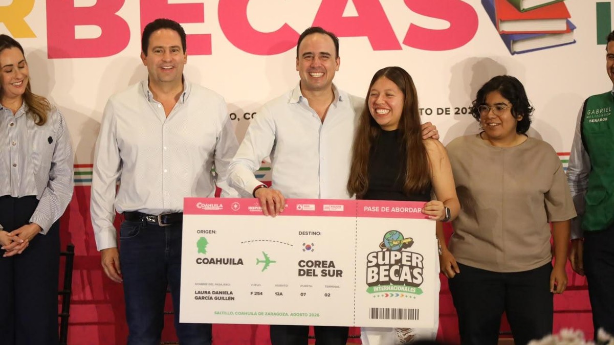 El gobernador Manolo Jiménez felicitó a las y los jóvenes por haber dado este paso.