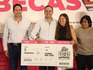 El gobernador Manolo Jiménez felicitó a las y los jóvenes por haber dado este paso.