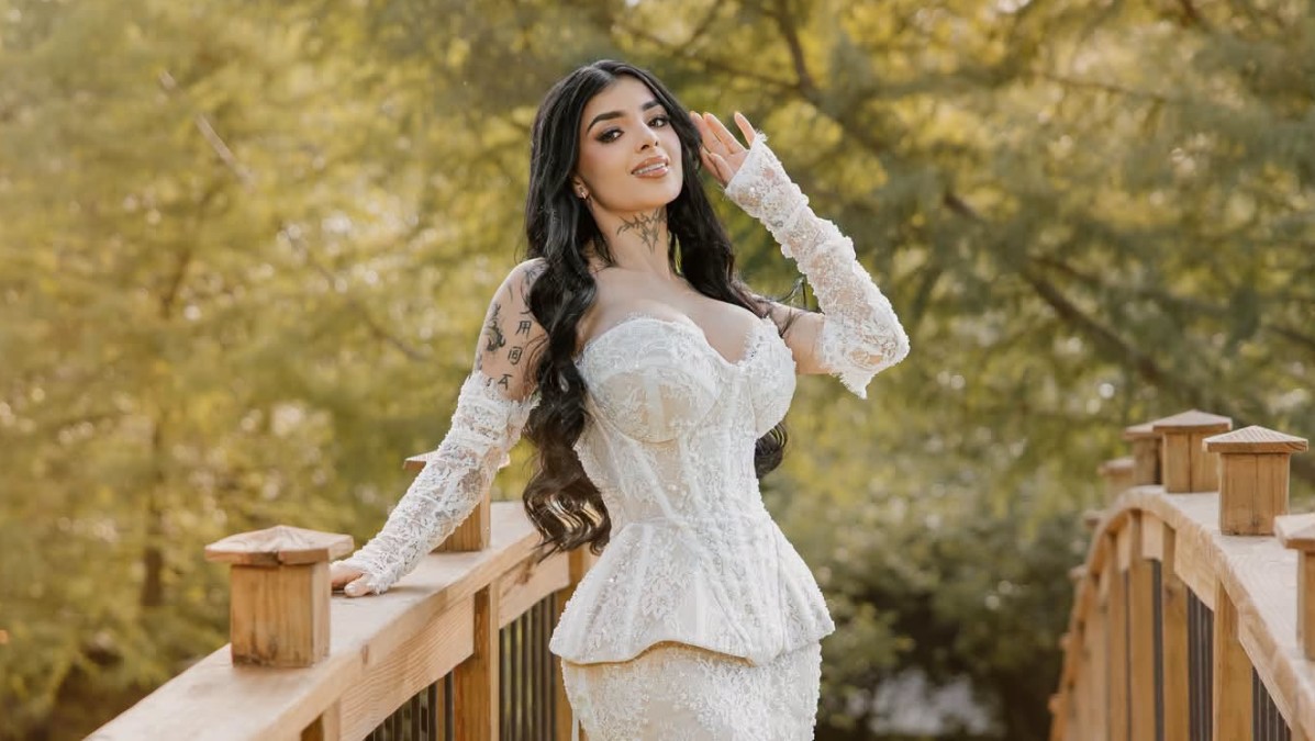 Karely Ruiz recibió cumplidos de sus seguidores por su nuevo cambio de look.