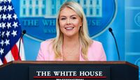 Karoline Leavitt dejará su cargo como secretaria de prensa de la Casa Blanca a finales de mes para priorizar a su familia. Trump la mantendrá como ase