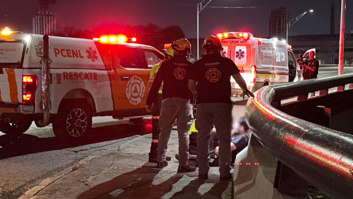 Paramédicos del CRUM trasladaron al lesionado al Hospital 21 del IMSS.