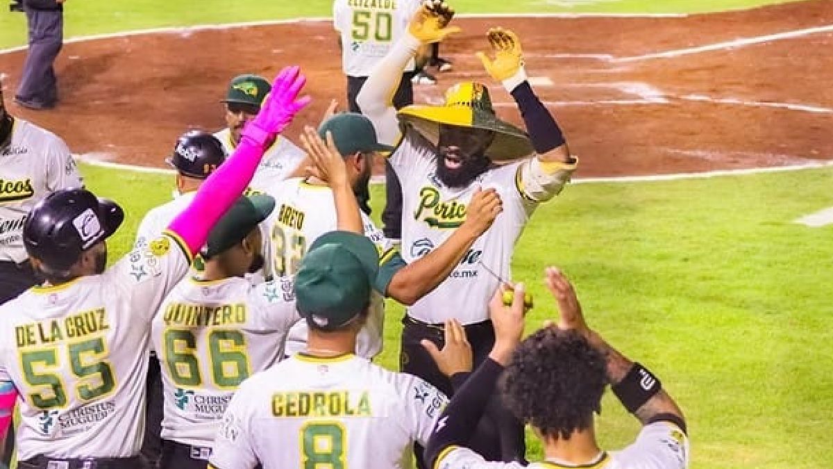 El pitcher Silvino Bracho fue el encargado de cerrar el juego para confirmar el triunfo de Pericos ante Campeche / Cortesía Pericos de Puebla
