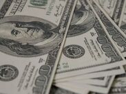 El precio del dólar varía en la compra y venta de acuerdo al banco. | Magnific