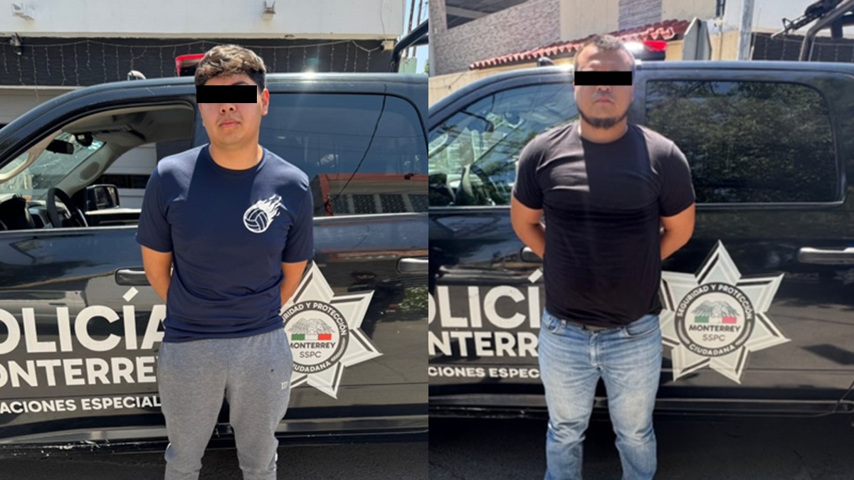 Ambos sospechosos se transportaban en un Nissan Versa, color blanco.