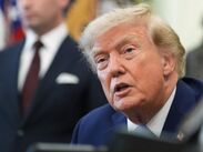 Trump limita la nacionalidad a hijos de diplomáticos y casos de fraude, desafiando la interpretación de la 14ª Enmienda.