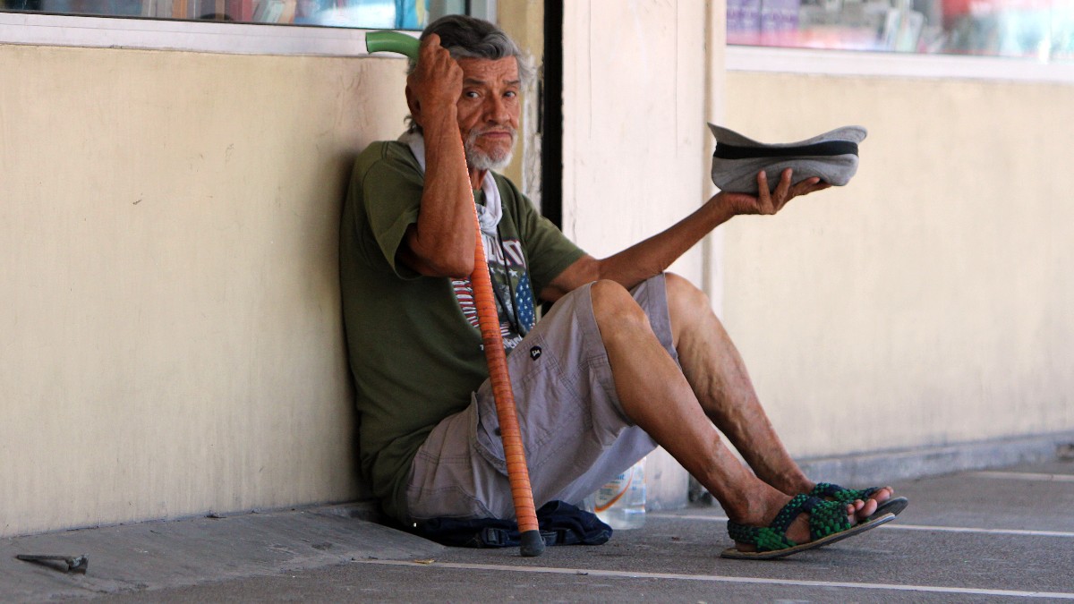Adulto mayor en abandono.