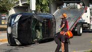 Aparatosa volcadura sorprende a automovilistas en San Pedro, Monterrey. TD Vespertino Monterrey, 14 de agosto 2026