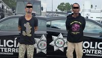 Caen dos hombres con 12 dosis de aparente cristal luego de riña en Monterrey