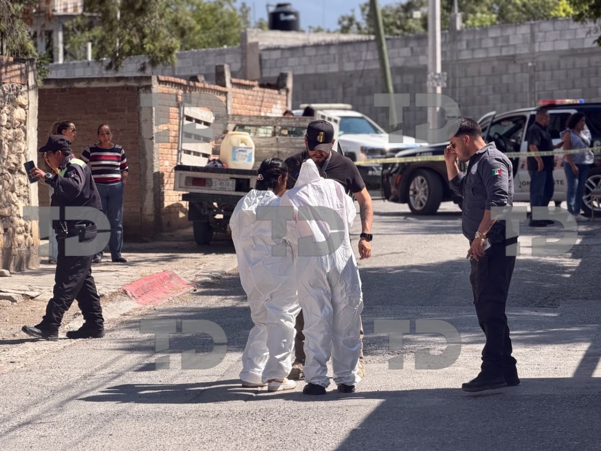 Una vez concluidas las diligencias, el cuerpo fue trasladado al Servicio Médico Forense. | Jesús Villegas