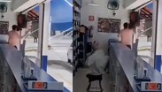 El hombre lanzó varios golpes hasta dejar dañado el equipo de sonido. | Redes sociales.
