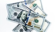 Investing calcula el valor del peso frente al dólar de lunes a viernes | Freepik