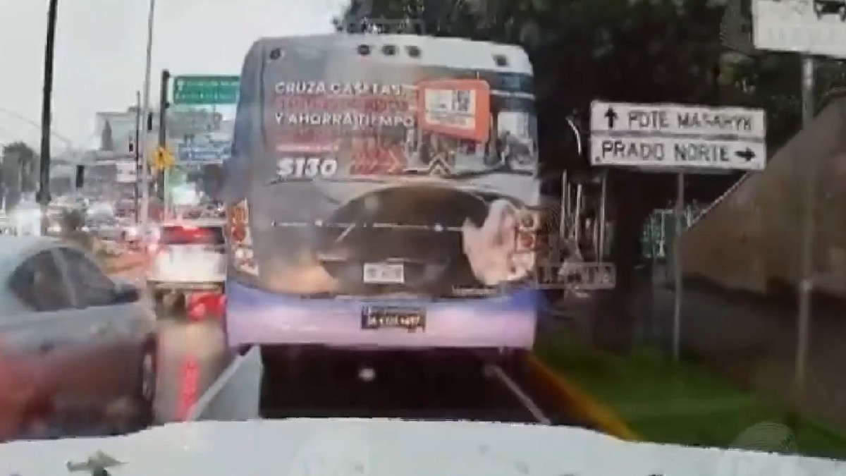 Microbús arrolla a adulto mayor en Lomas de Chapultepec y escapa. / Carlos Jiménez