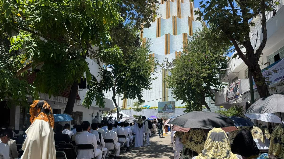 Miles de fieles participan en la Santa Cena de La Luz del Mundo | Tony Martínez