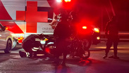 Motocicleta es impactada por camioneta en Morones Prieto; hay cuatro lesionados