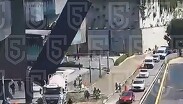 Personal de emergencias se trasladó hasta el exterior de la plaza comercial Interlomas, derivado del incidente | C5 Edomex