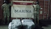 FGR sentencia a tres hombres detenidos con toneladas de sustancias ilícitas en Manzanillo, Colima. | Secretaría de Marina vía Facebook