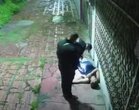 Los policías esculcaron al hombre que permanecía tirado en el piso en Ecatepec | C4 Jiménez