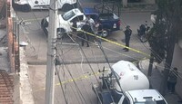 El empleado se encontraba dando servicio a un tanque estacionario en la calle Narciso Mendoza.