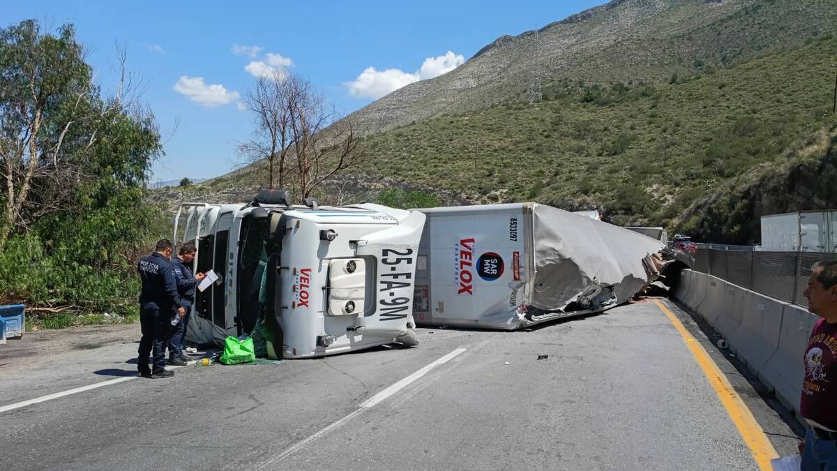 Personal de seguridad realizó maniobras para prevenir otro accidente.