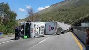 Personal de seguridad realizó maniobras para prevenir otro accidente.