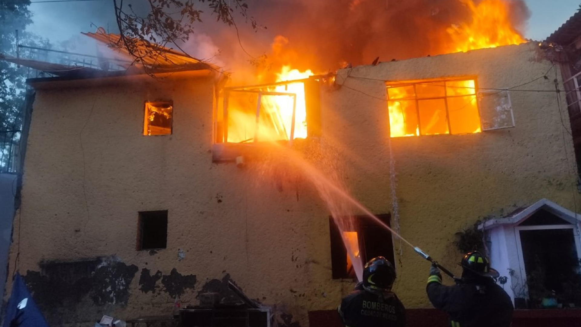 Casa explota por acumulación de gas en la Álvaro Obregón. TD Nocturno CdMx, 17 de agosto 2026