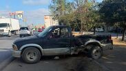 Colisionan tres vehículos en Linares; reportan un herido