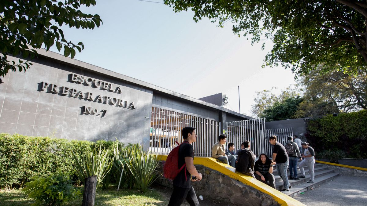 Conoce cómo cambiar de turno o plantel en preparatoria UDG para el ciclo escolar 2026-B.