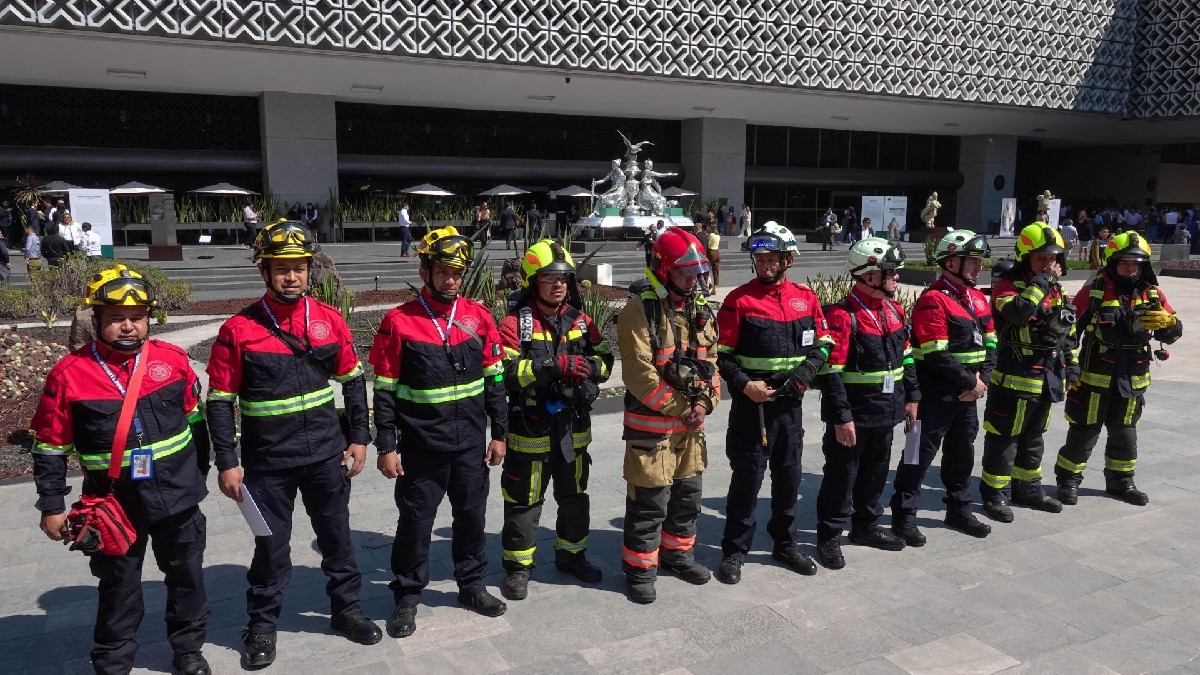 Los cuerpos de bomberos y protección civil forman parte de los simulacros | Cuartoscuro