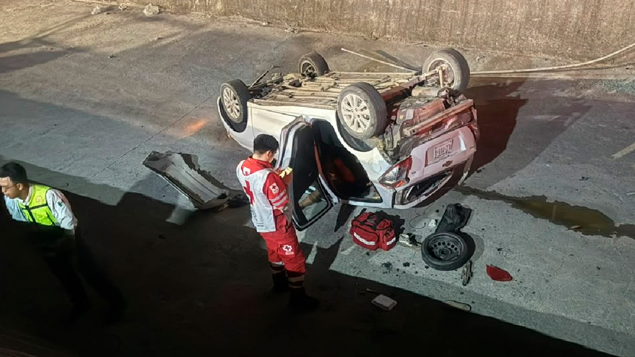 Escobedo: Muere conductor tras caer a un canalón en la colonia Praderas de San Francisco 2