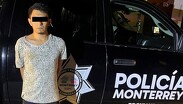 El hombre fue detenido y posteriormente fue trasladado a las instalaciones de la Policía de Monterrey.