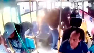 Hombres armados asaltan transporte público en Puebla; tres personas resultaron lesionadas