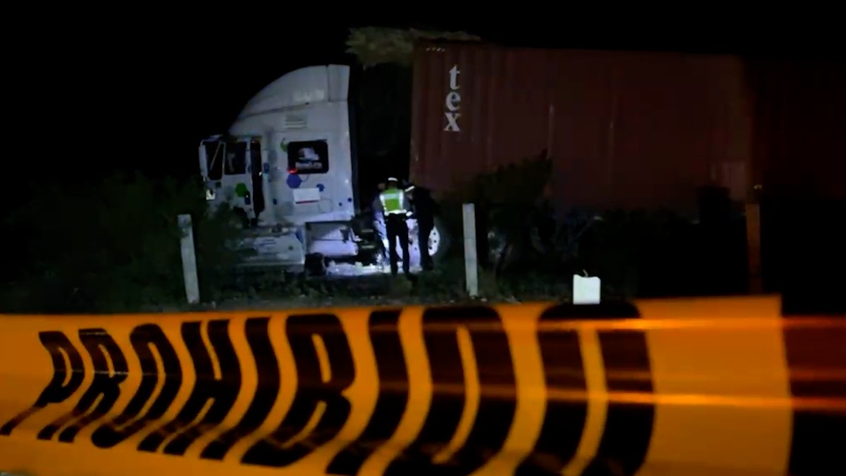 Presuntamente, el operador comenzó a presentar complicaciones de salud, perdió el control y salió de la carretera.