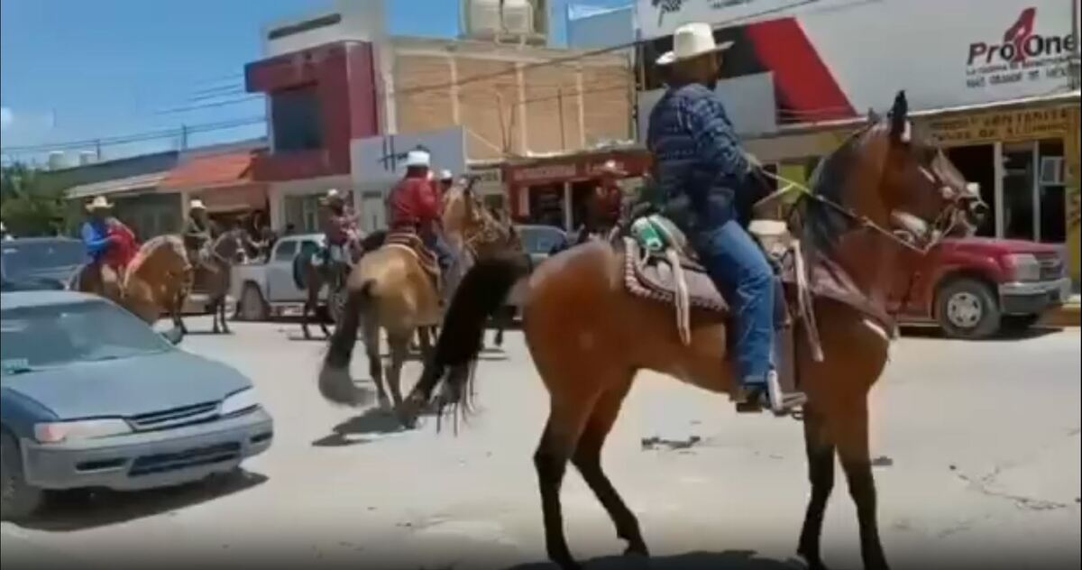 . El suceso generó gran tensión entre los asistentes, aunque los daños fueron mayoritariamente materiales en el automóvil afectado.