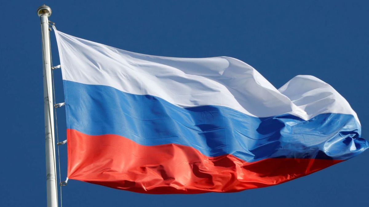 El SVR de Rusia alerta sobre el uso de videos y documentos falsos para simular la entrega de armas a grupos criminales en la región.