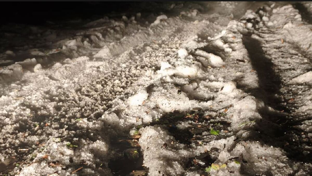 La tormenta dejó una considerable capa de hielo en las calles de Tlaquepaque.